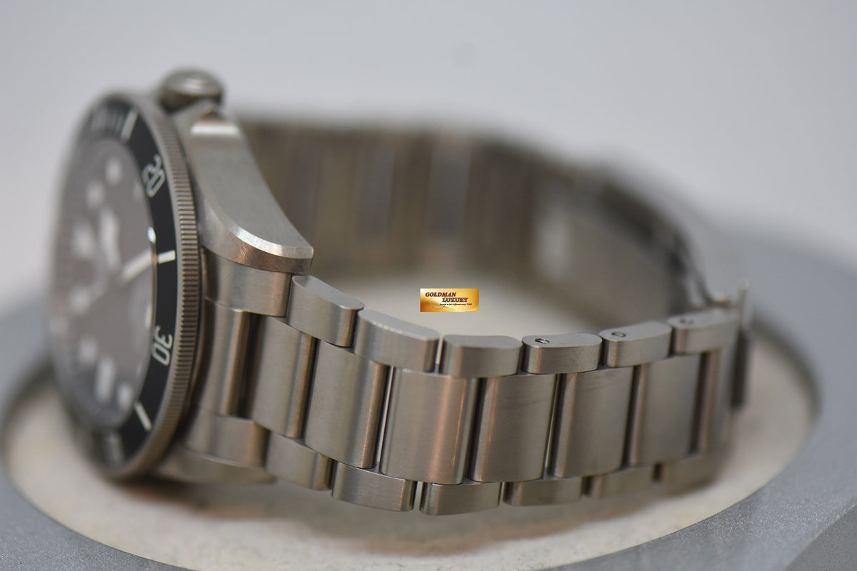[SOLD] TUDOR PELAGOS 42mm IN-HOUSE MVT 5612 TITANIUM IN BRACELET BLACK DIAL AUTOMATIC 25600T (LNIB)