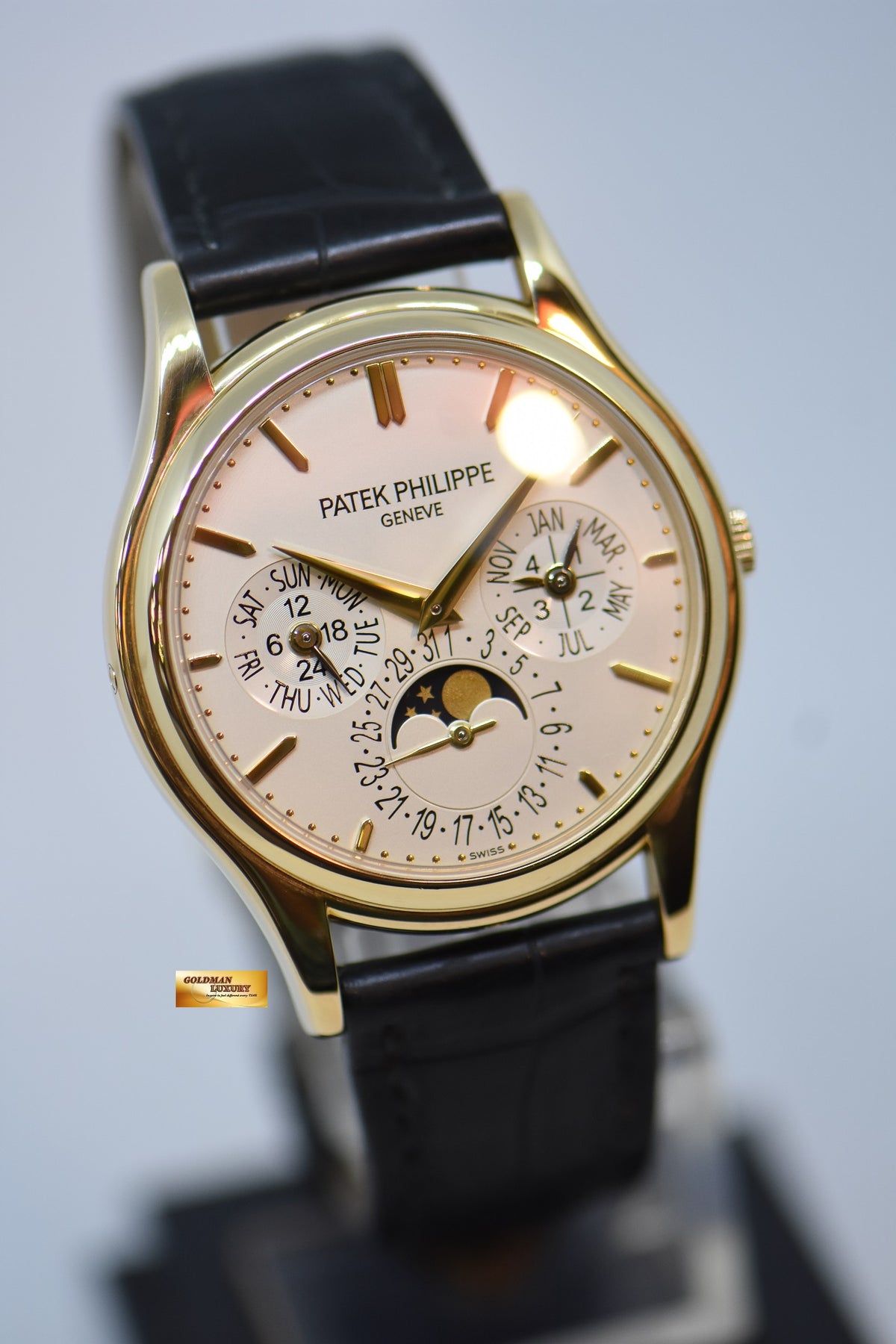 [SOLD] PATEK PHILIPPE PERPETUAL CALENDAR MOONPHASE 37mm 18K YELLOW GOLD 5140J (MINT)