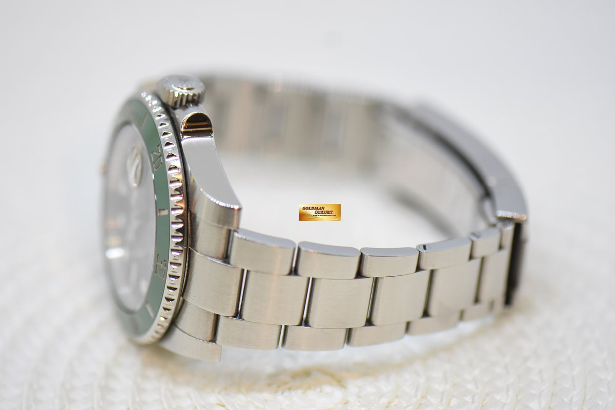 [SOLD] ROLEX OYSTER SUBMARINER 40mm “GREEN HULK” STEEL IN OYSTER BRACELET GREEN DIAL CERAMIC BEZEL 116610LV (MINT)