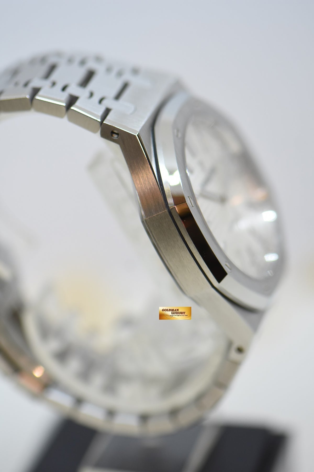 [SOLD] AUDEMARS PIGUET ROYAL OAK 41mm STEEL BRACELET WHITE DIAL AUTOMATIC 15400ST (UNPOLISHED-MINT)