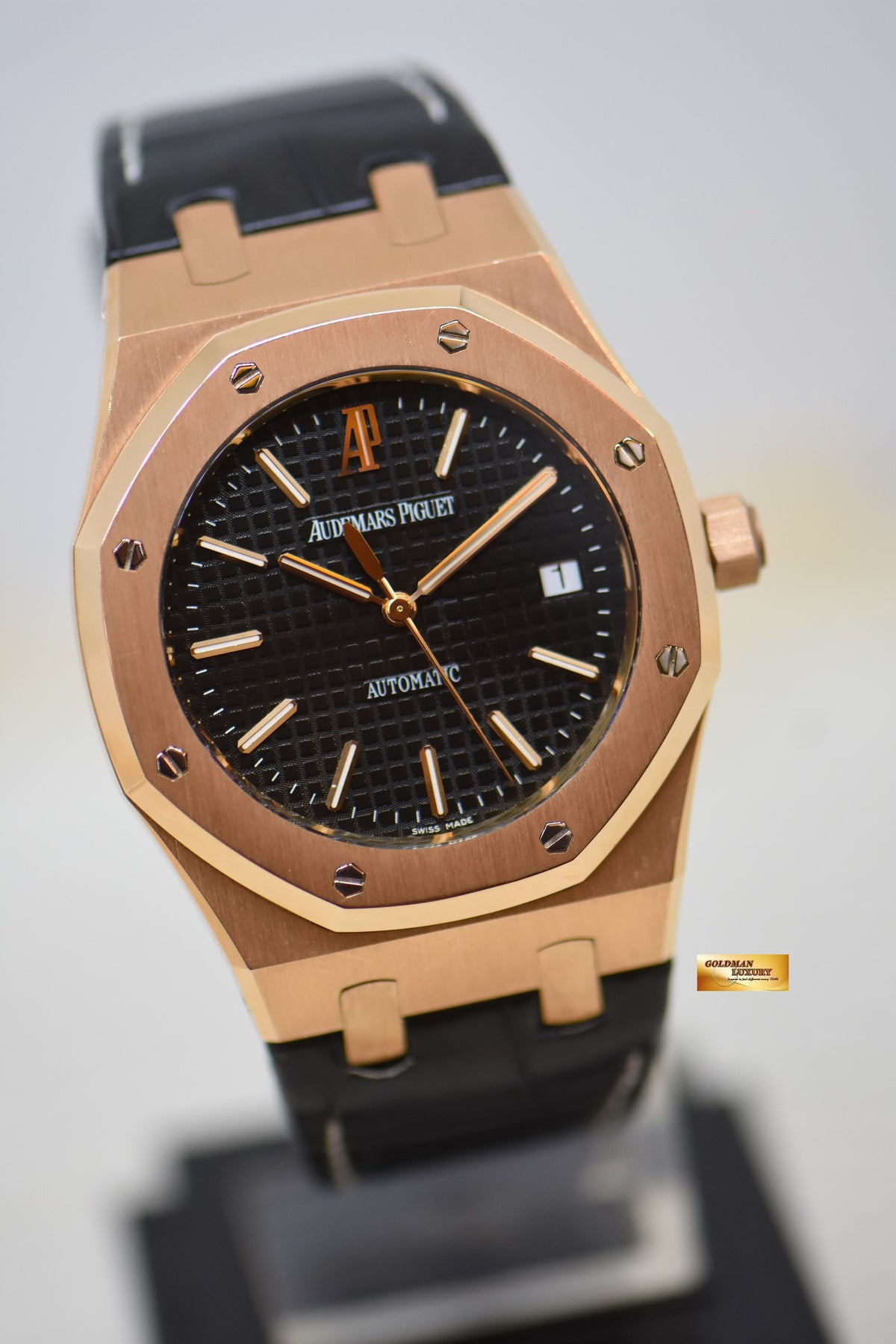 [SOLD] AUDEMARS PIGUET ROYAL OAK 39mm ROSE GOLD IN LEATHER STRAP BLACK DIAL AUTOMATIC 15300OR (MINT)