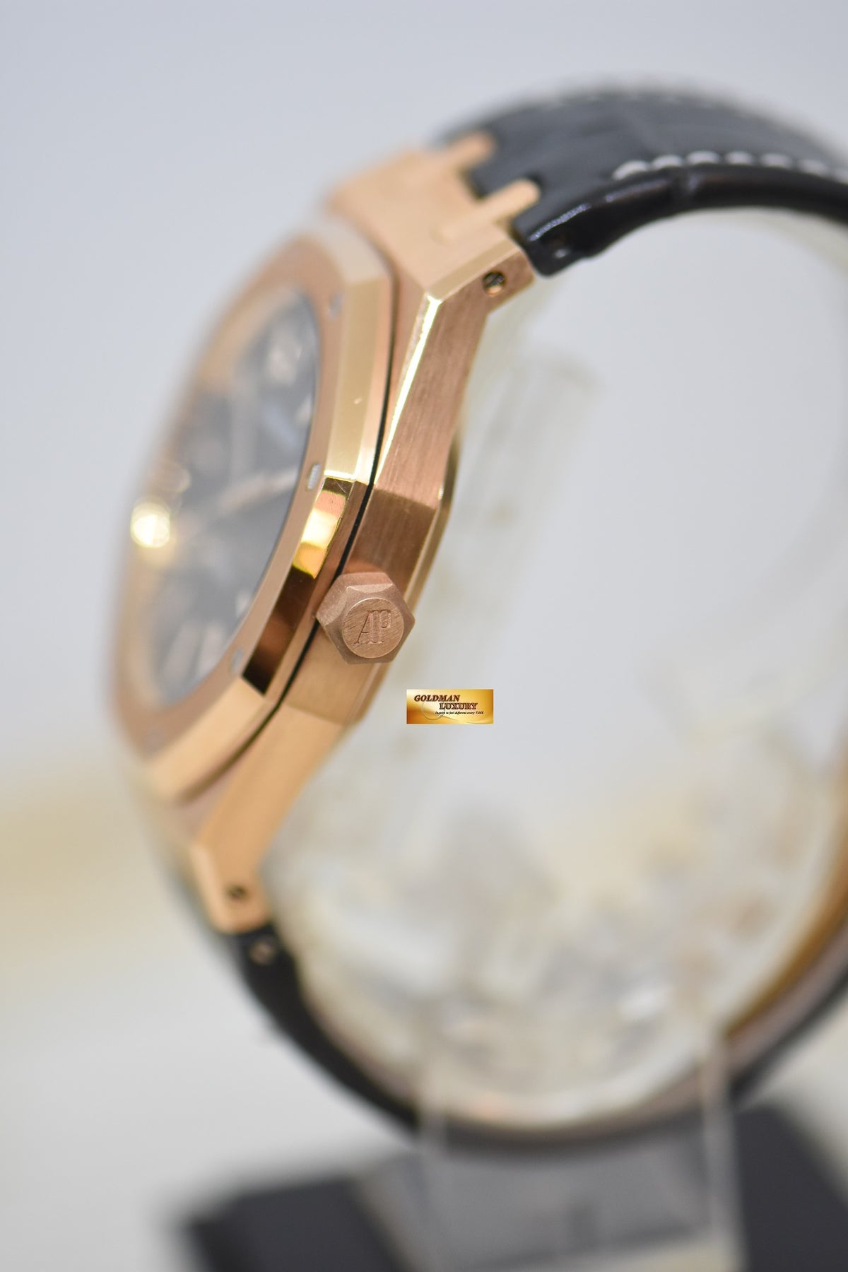 [SOLD] AUDEMARS PIGUET ROYAL OAK 39mm ROSE GOLD IN LEATHER STRAP BLACK DIAL AUTOMATIC 15300OR (MINT)
