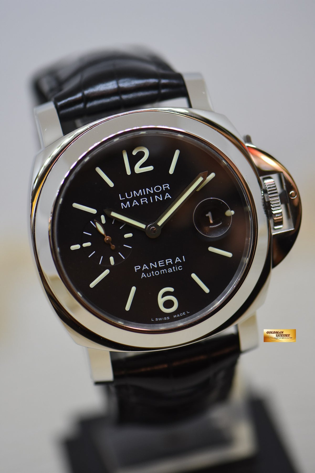 [SOLD] PANERAI LUMINOR MARINA 44mm STEEL IN LEATHER BLACK DIAL AUTOMATIC PAM 104 (MINT)