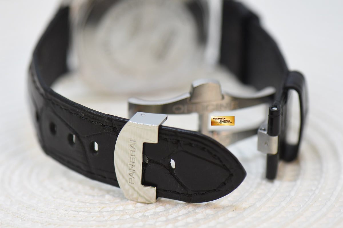 [SOLD] PANERAI LUMINOR MARINA 44mm STEEL IN LEATHER BLACK DIAL AUTOMATIC PAM 104 (MINT)