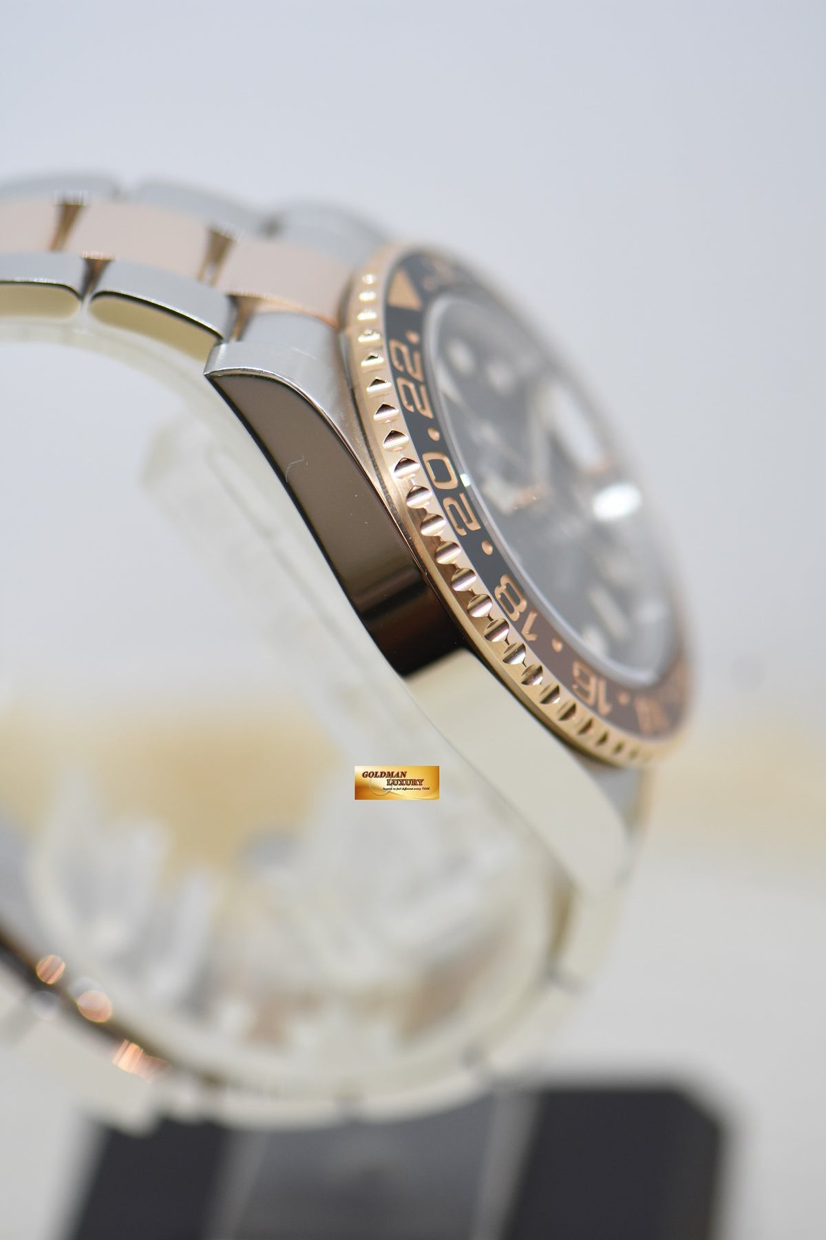 [SOLD] ROLEX OYSTER PERPETUAL GMT-MASTER II “ROOT-BEER” CERAMIC BROWN BEZEL EVEROSE GOLD / STEEL BRACELET 126711CHNR (MINT)