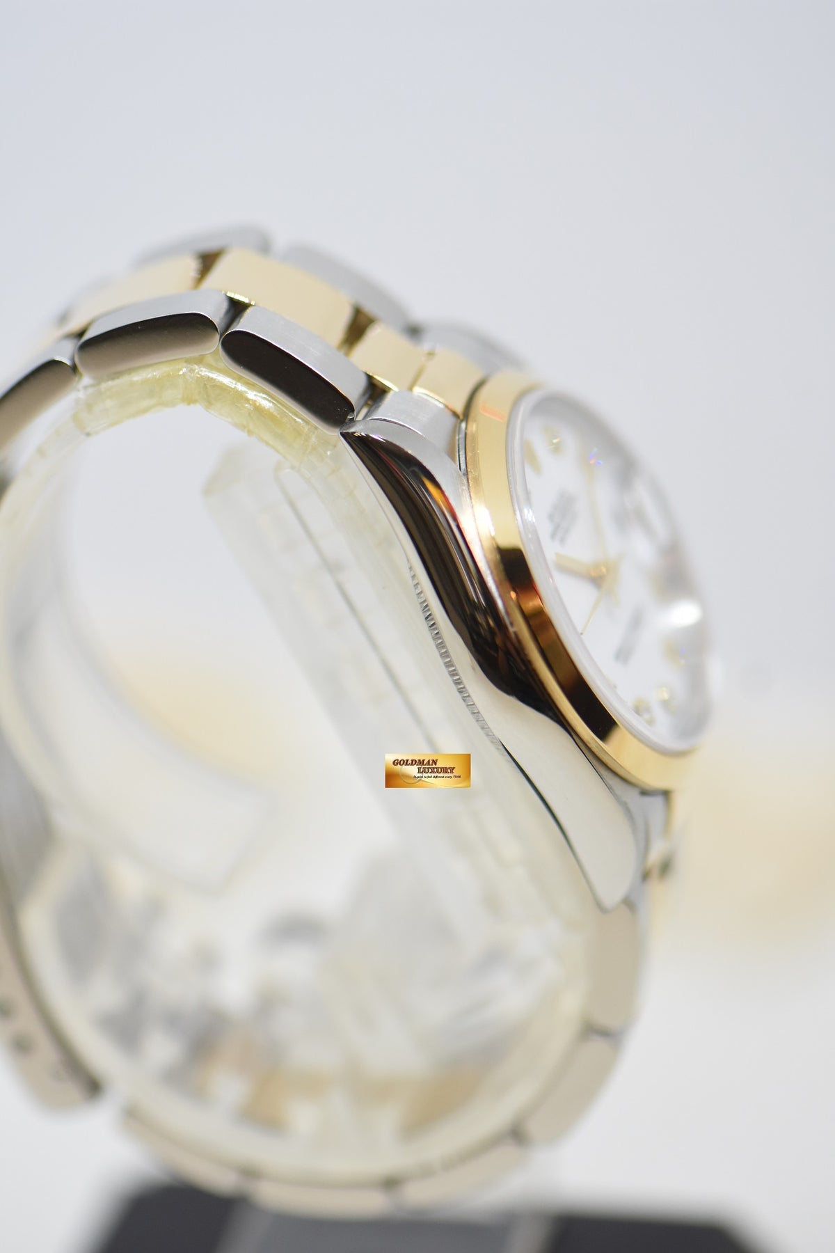 [SOLD] ROLEX OYSTER DATEJUST 31mm GOLD / STEEL IN OYSTER BRACELET WHITE DIAMOND DIAL 68243 (MINT)