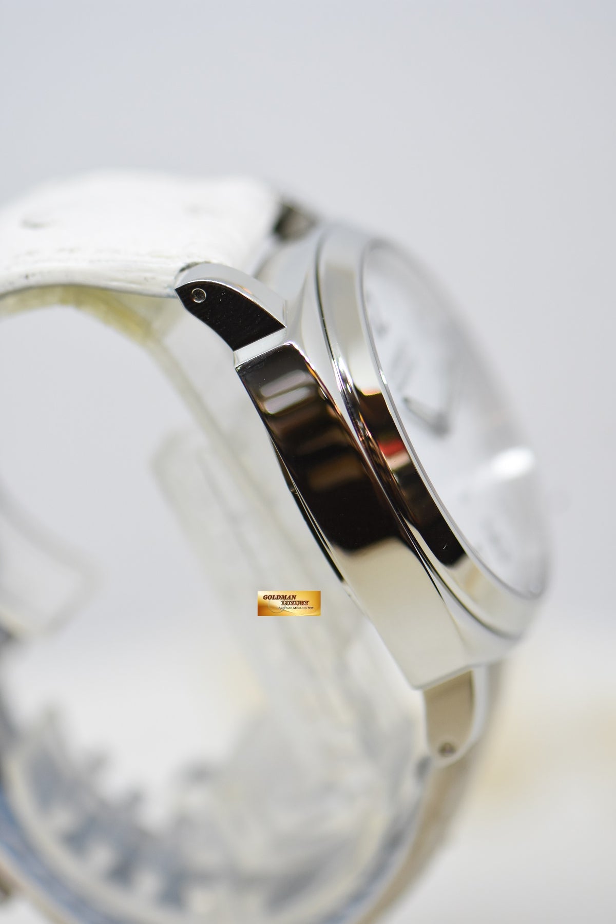 [SOLD] PANERAI LUMINOR MARINA 44mm STEEL IN LEATHER 8 DAYS MANUAL WHITE DIAL PAM 561 (MINT)