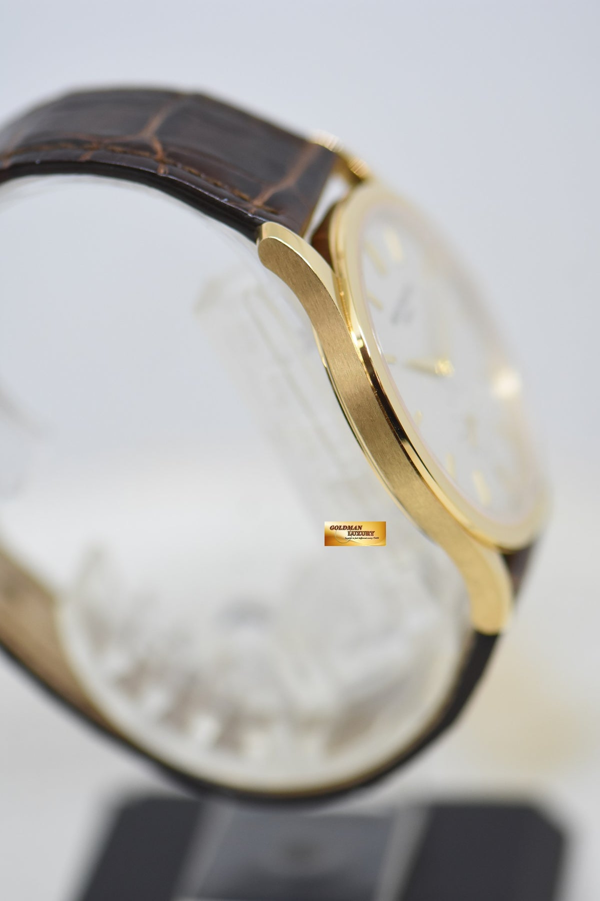 [SOLD] PATEK PHILIPPE CALATRAVA 37mm 18K YELLOW GOLD MANUAL WINDING 5196J (MINT)