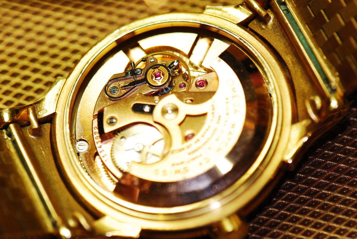 [SOLD] OMEGA CONSTELLATION STAR PIE-PAN 18K YELLOW GOLD GENTS AUTOMATIC (MINT)