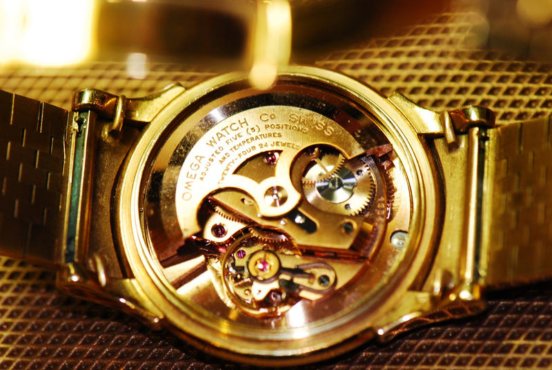 products/GML390_-_Omega_Constellation_Pie-Pan_18K_Yellow_Gold_Gents_Automatic_-_9.JPG