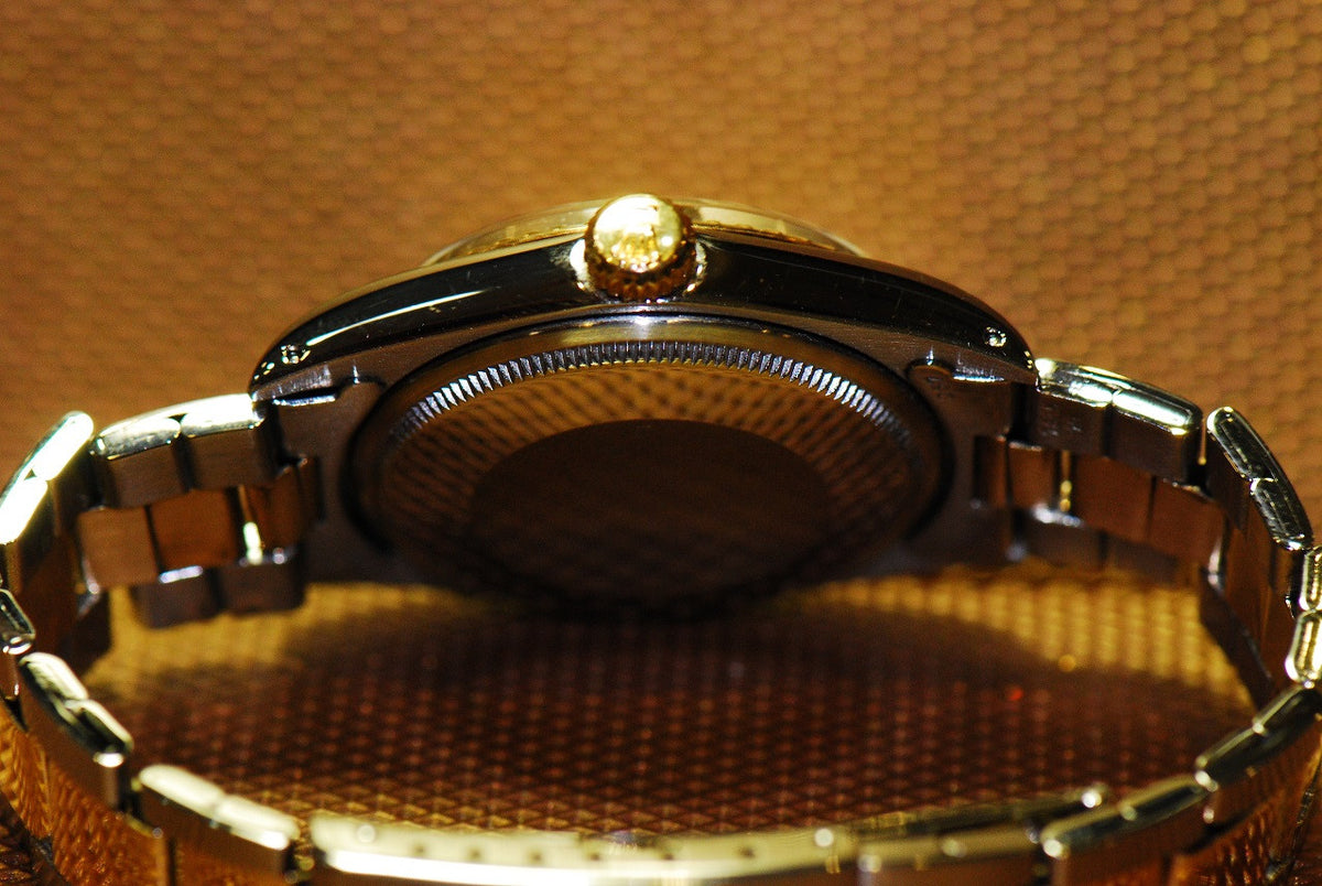 [SOLD] ROLEX OYSTER PERPETUAL DATE 1505 AUTOMATIC (NEAR MINT)